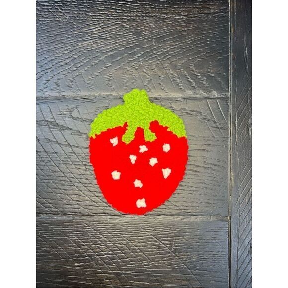 tufted strawberry embroidered mug rug - Picture 2 of 4
